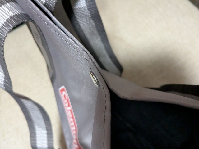 トートの口元スナップボタン部分