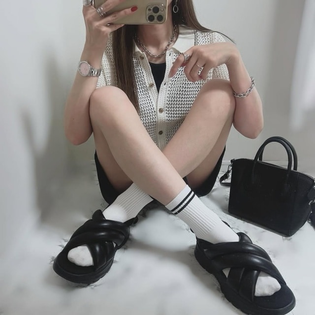 GU「透かし編みニットシャツ(半袖)」