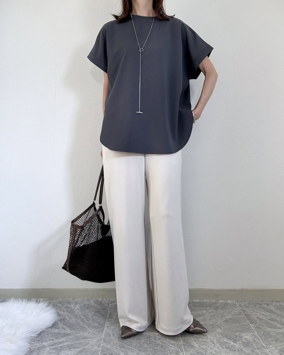 UNIQLO「クレープジャージーストレートパンツ」