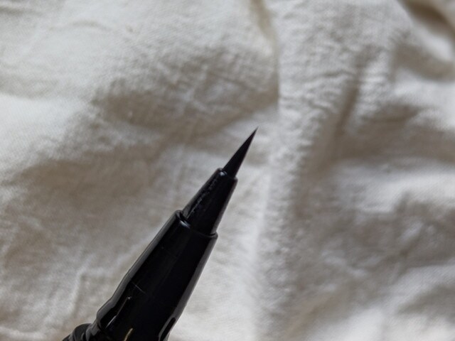 KATE スーパーシャープライナーEX4.0（ショート筆）BK-1 のパッケージと本体