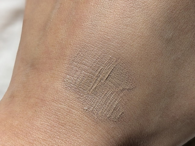 KATE 3DアイブロウカラーZ GY-3 アイスグレージュの色味を塗布した眉アップ