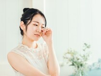 まぶたがピクピク止まらない…それ、ストレス？疲れ？“なぜ”を徹底解説！