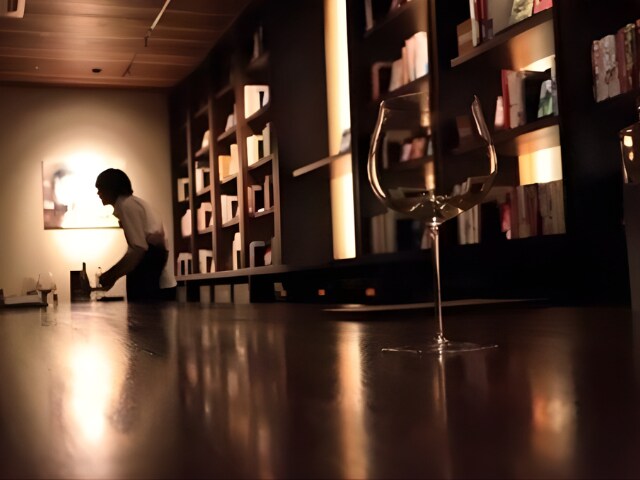 六本木「ウブ」潜入ルポ:700冊の漫画とDRCが誘う、大人のための「記憶のガストロノミー」