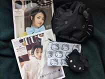 可愛すぎて驚いた♡モノトーンキティのポーチと巾着が付録で登場！