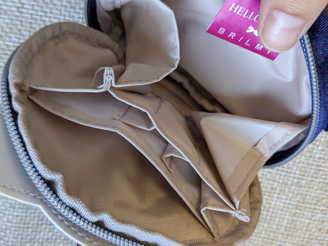 ハローキティズボラに優しいミニコスメポーチ開いたところ