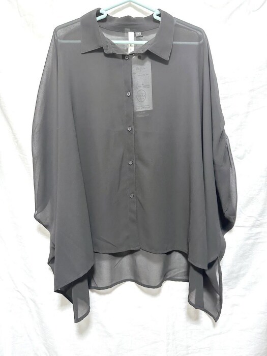 しまむら「シアーポンチョシャツ」