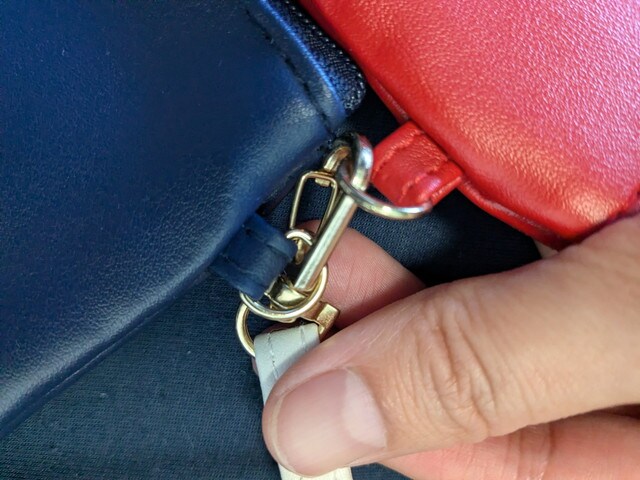 FUKUZOポーチのDカン・金具部分アップ