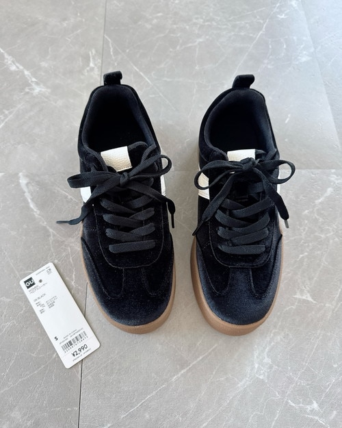 ベロアスニーカー