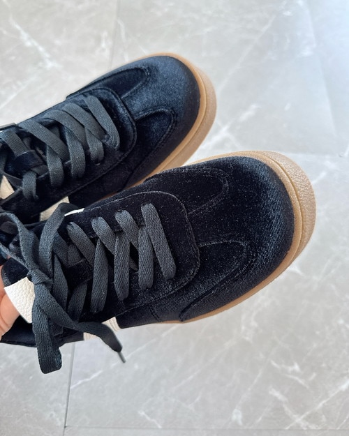 ベロアスニーカー