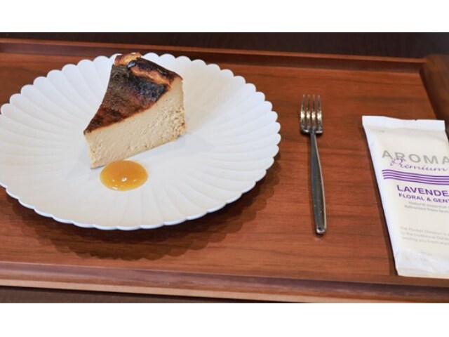 河口湖産ラベンダーバスクチーズケーキ