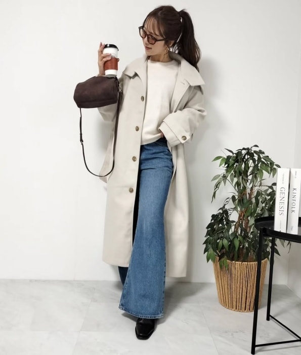 GU「リラックスワイドフレアジーンズ」