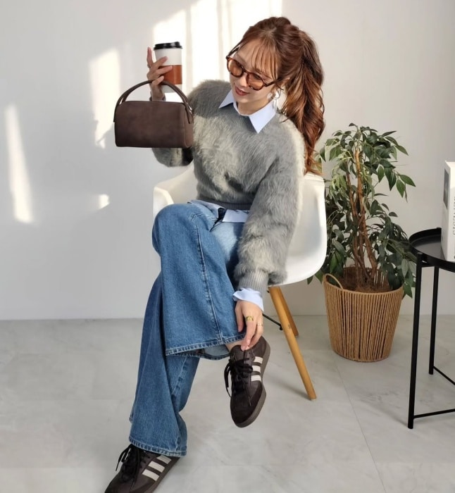 GU「リラックスワイドフレアジーンズ」