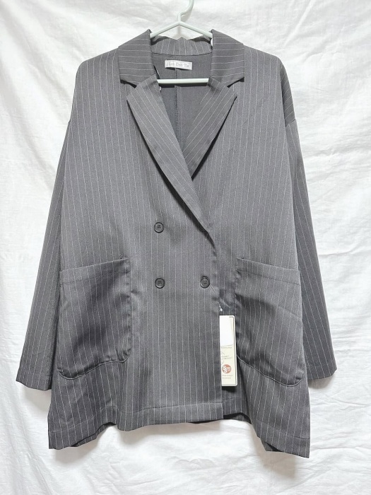 しまむら「ピンストライプダブルジャケット」
