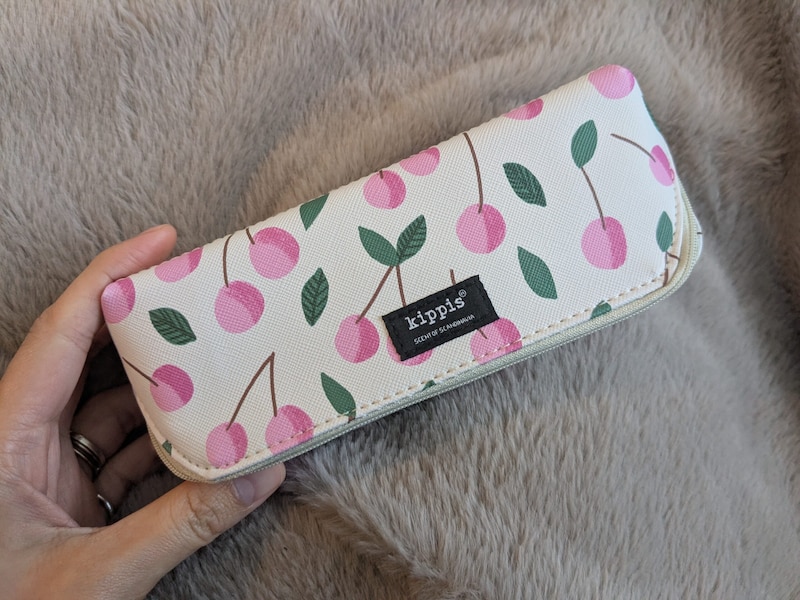 kippis（キッピス）さくらんぼ柄マルチケース 全体