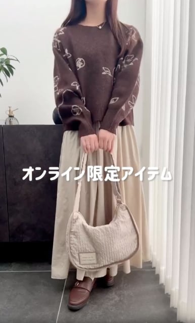 しまむらのEC＊YUMハナVネックPOを着たコーデ