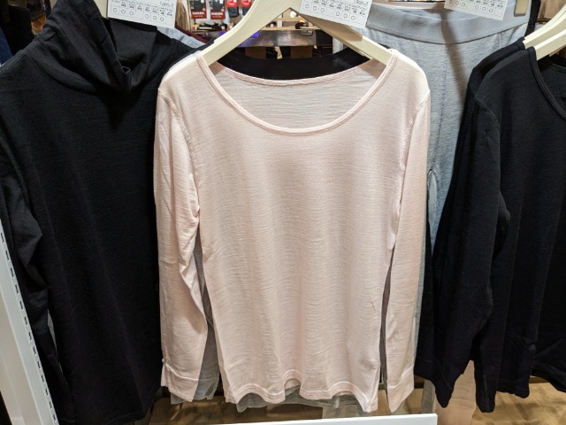 ピンクのメリノウール100長袖クルーネックT