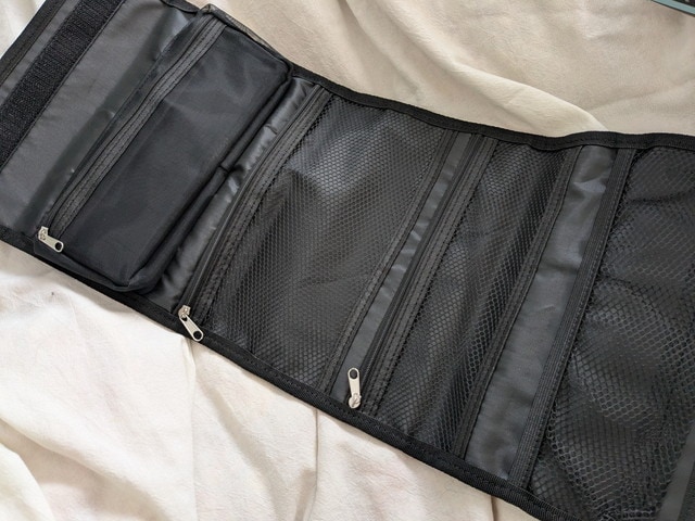 効率厨ポーチを全開にした内側全体