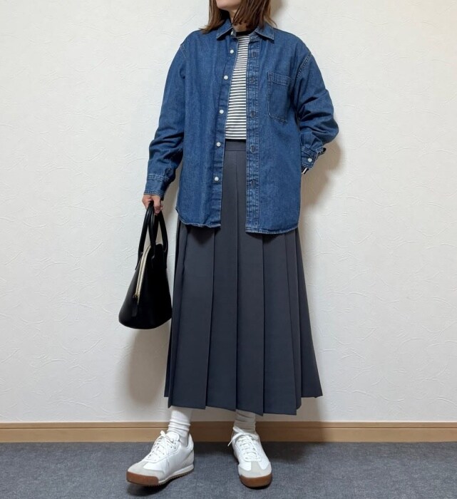 GU「デニムオーバーサイズシャツ」