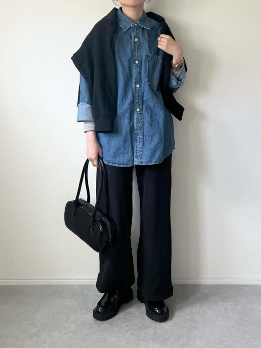 GU「デニムオーバーサイズシャツ」