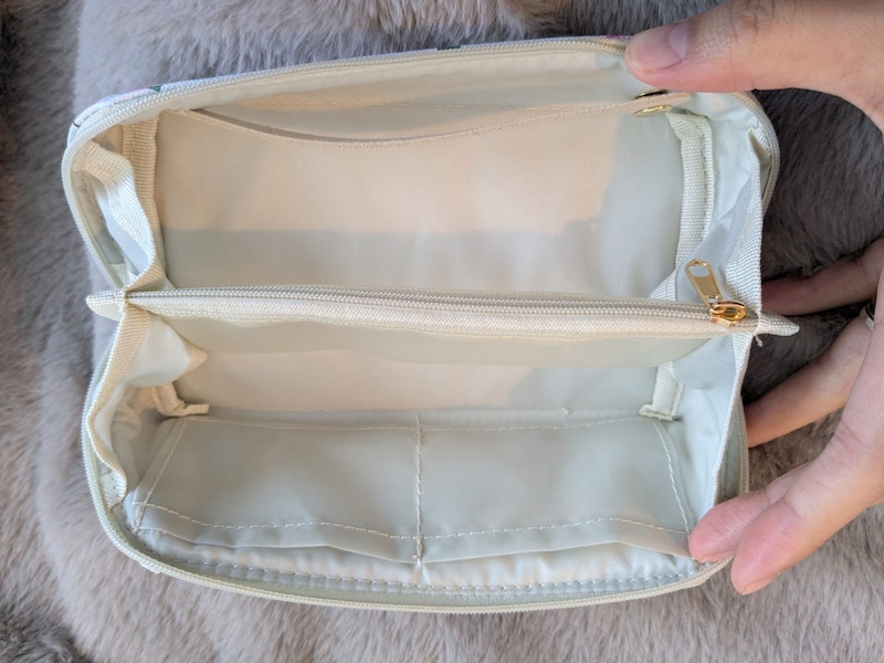 kippis（キッピス）さくらんぼ柄マルチケース 内側全体 仕切りとファスナーポケット