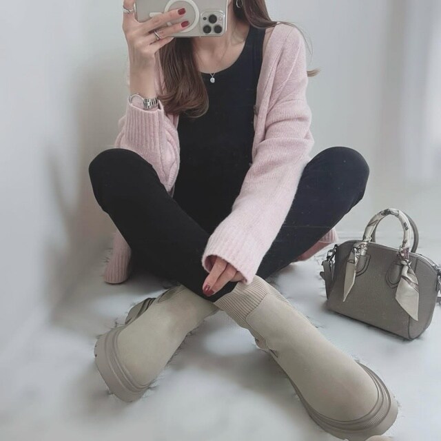 GU「パフニットVネックカーディガン」