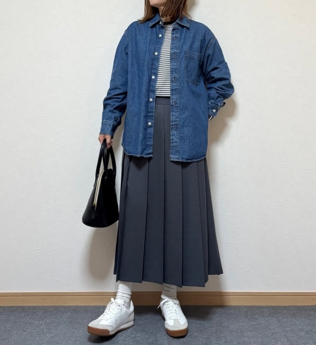 GU「デニムオーバーサイズシャツ」