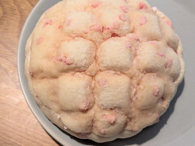 つぶつぶいちごミルクメロンパンの写真