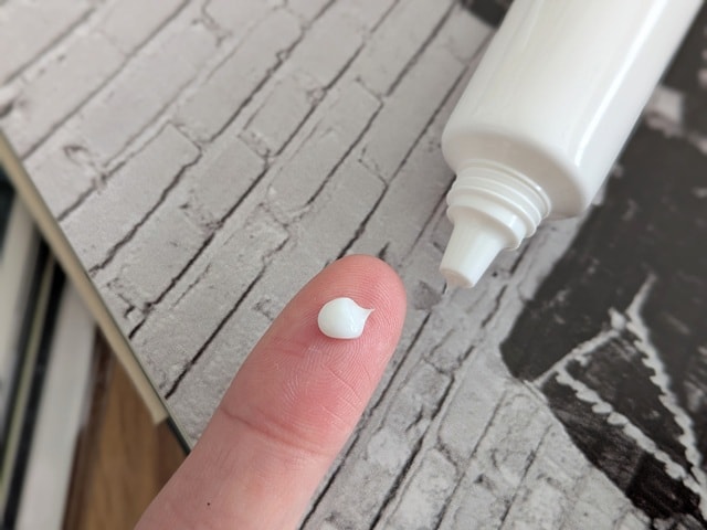 マナラ クリームセラムショットのテクスチャの写真