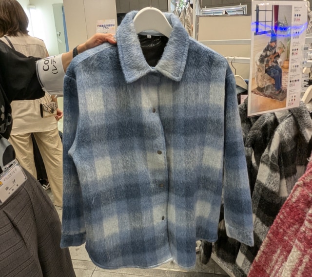 ブルーのシャギーチェックウォームジャケット