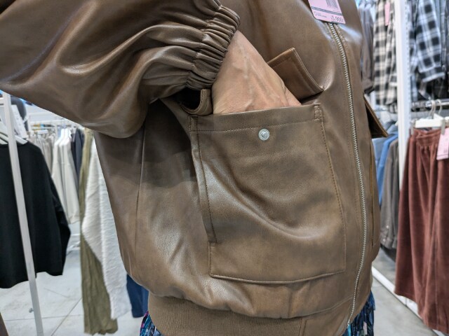 フェイクレザーファーウォームブルゾンのポケット