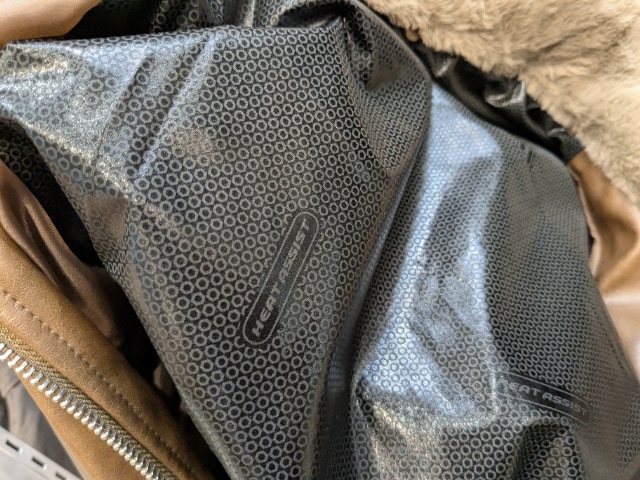 フェイクレザーファーウォームブルゾンの裏地