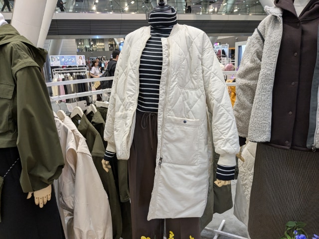 白の防風撥水キルティングアジャストブルゾン