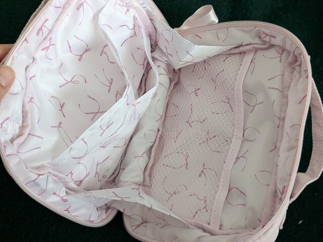 メゾンドフルールリボンケース開いたところ