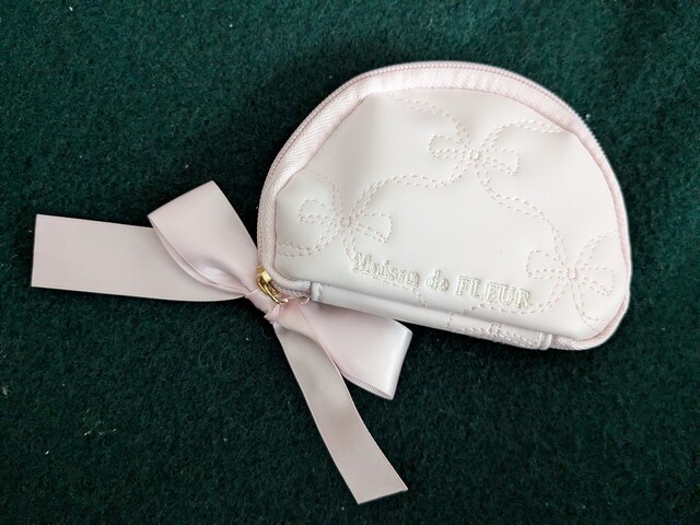 メゾンドフルールアクセサリーケース