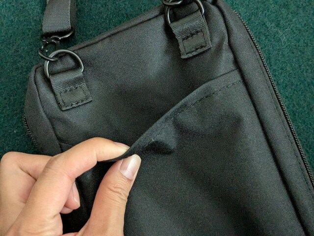 背面のオープンポケット(スマホが入るサイズ)