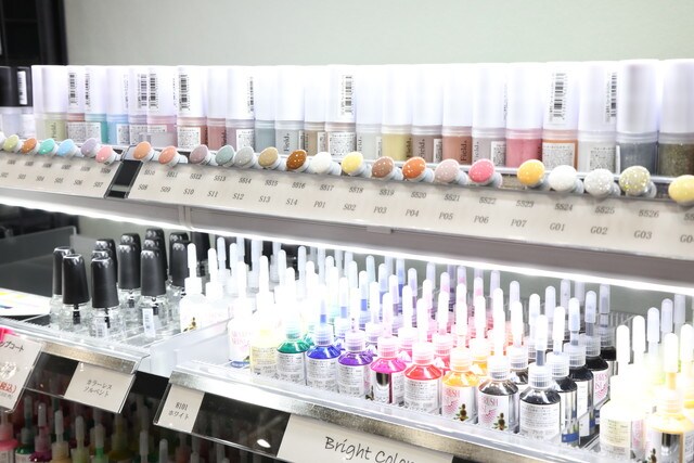 トレードショーのネイルカラー&ツール売り場