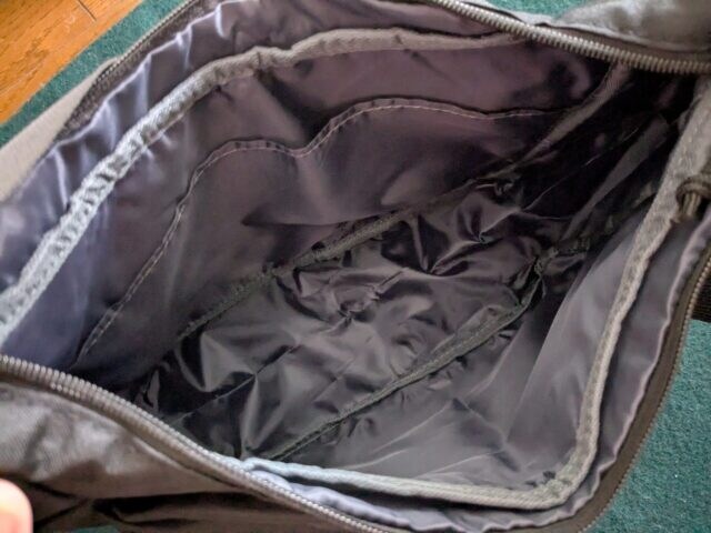 ショルダーバッグ中身