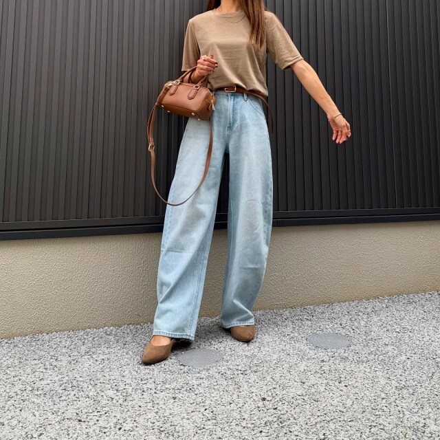 GUのベージュの「シアーベロアT」