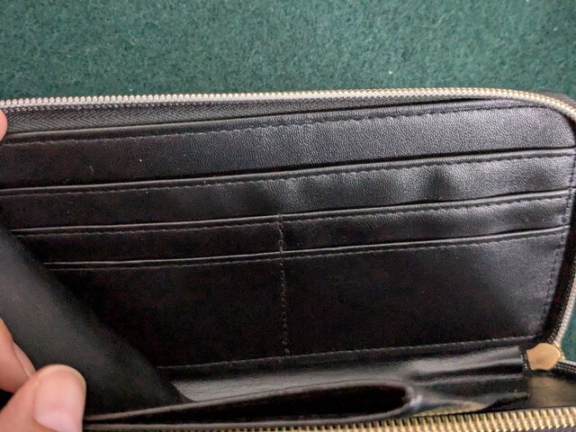 カードポケットの段数が多くキャッシュレス派にも便利