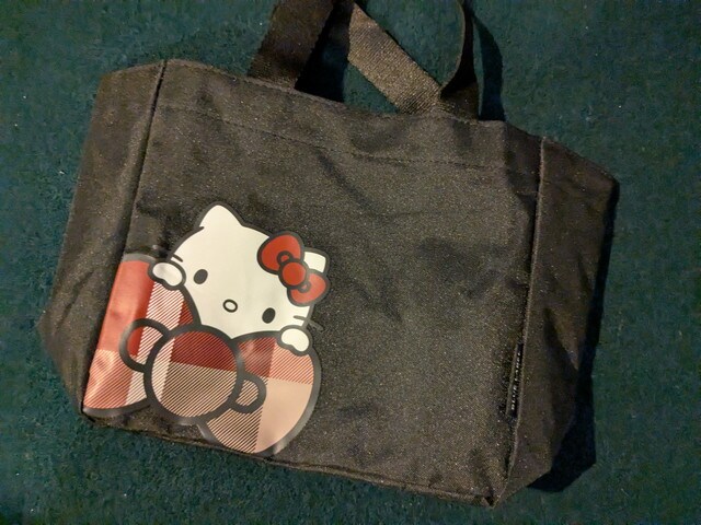 ブラックのランチトート(キティのリボンプリント)