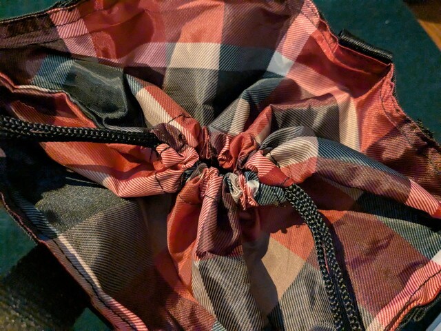 エコバッグの口元ディテール(巾着風ドローコード)