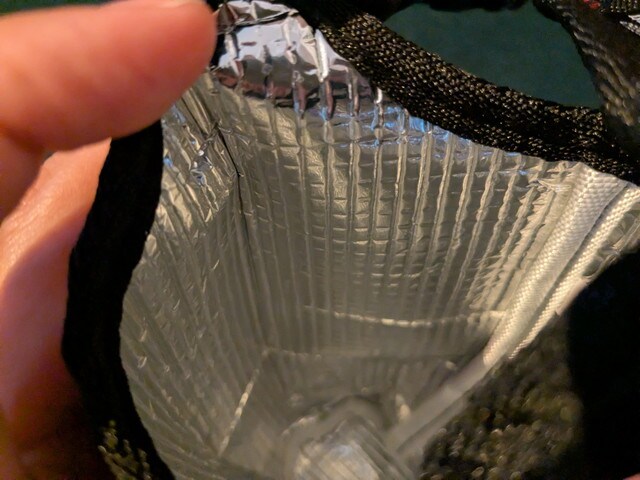 ボトルケース内側はアルミシート(保冷・保温対応)