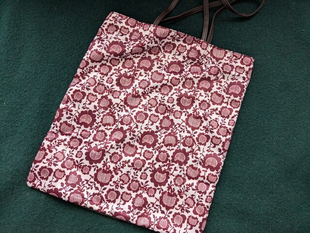 花柄デザインのトートバッグ表側