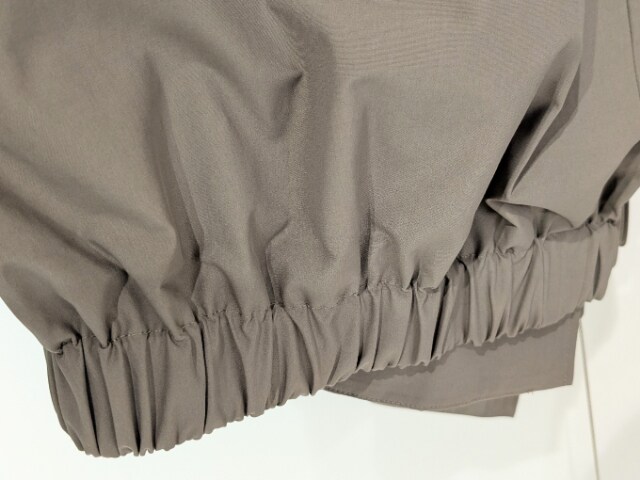 ショートトレンチコートの後ろ部分