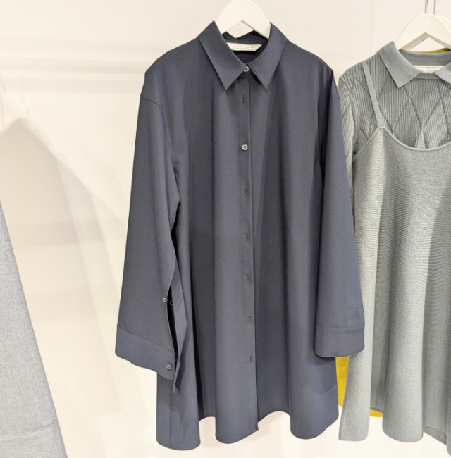 2ピースシャツミニワンピースセットのシャツ