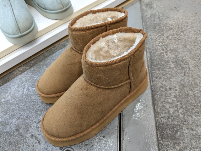 ムートン風ブーツノベルの生地感