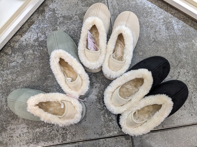 3色のかかとが踏めるむムートン風シューズ