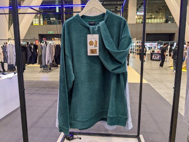 グリーンのカットコールウォームプルオーバー