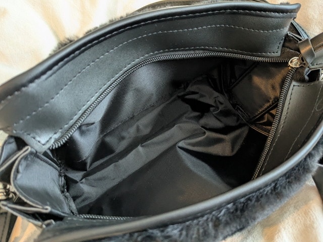 バッグ内側と大きめの内ポケット