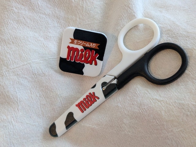 メモとホチキスと缶ケース